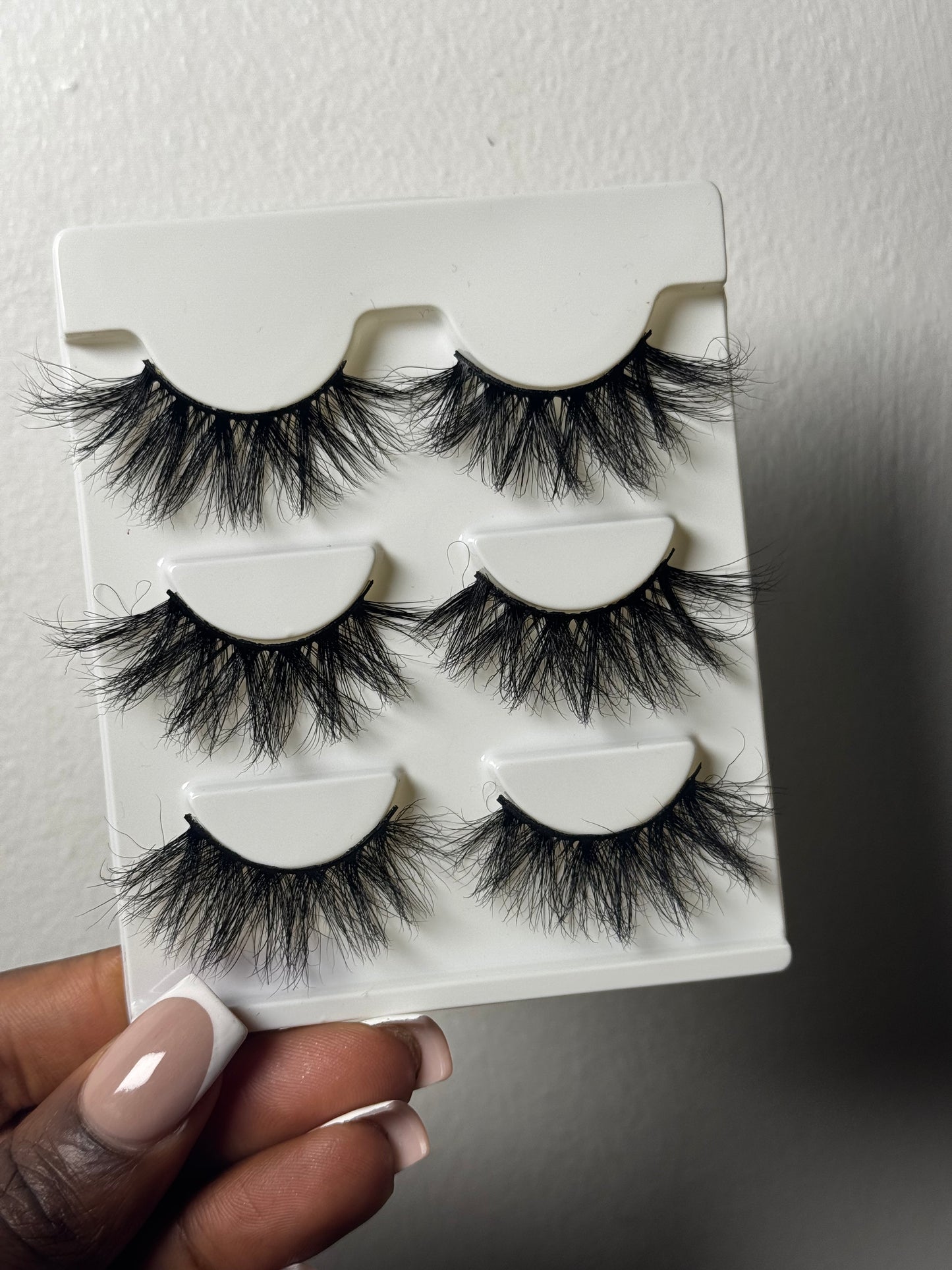 Zara Strip Eyelash Extensions – Dramatic, Wispy, Reusable Lashes