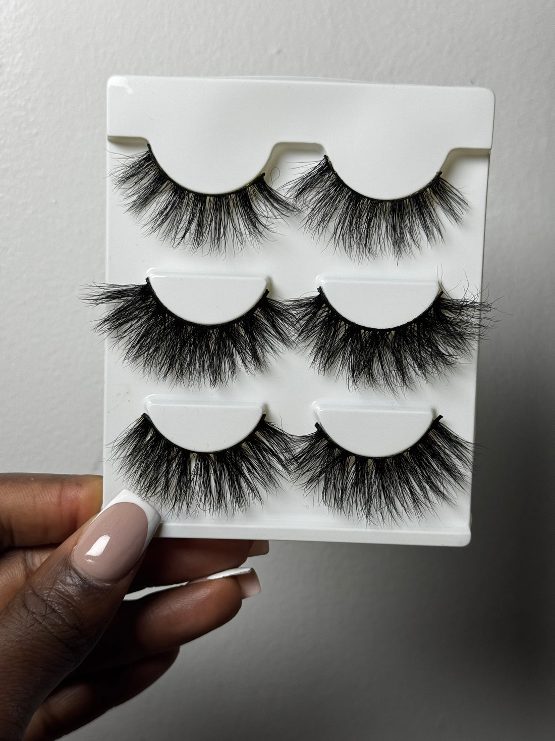 How to Apply Strip Lashes Like a Pro: Step-by-Step for Beginners
