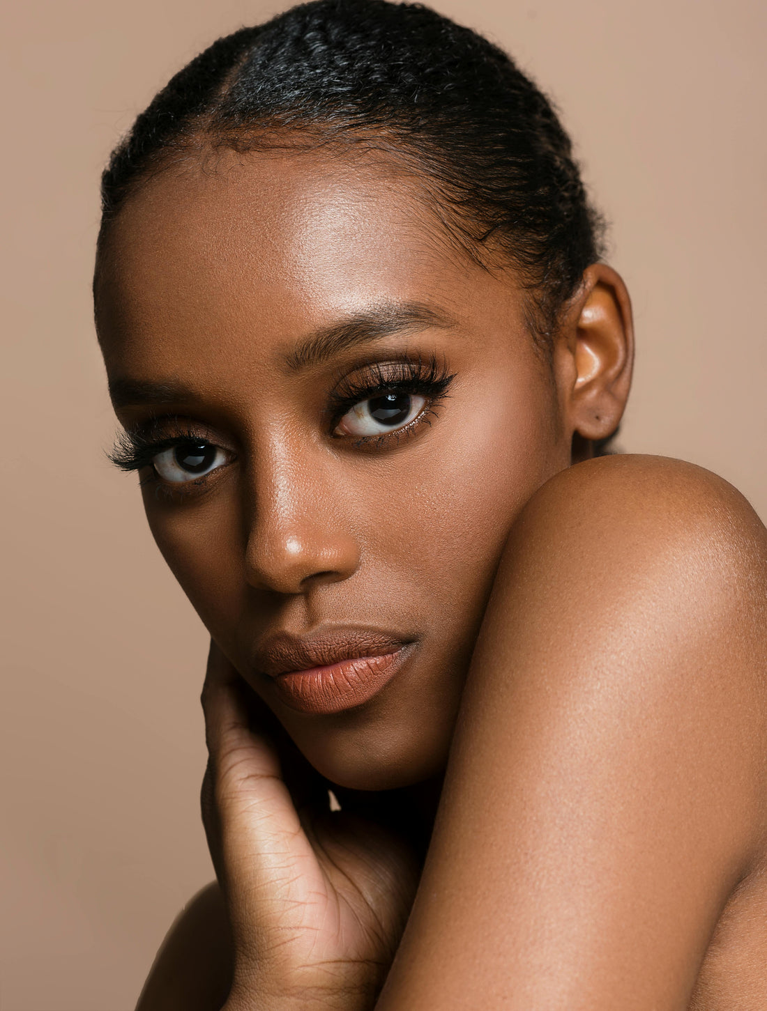 How to Use Setting Spray: Complete Guide 2025