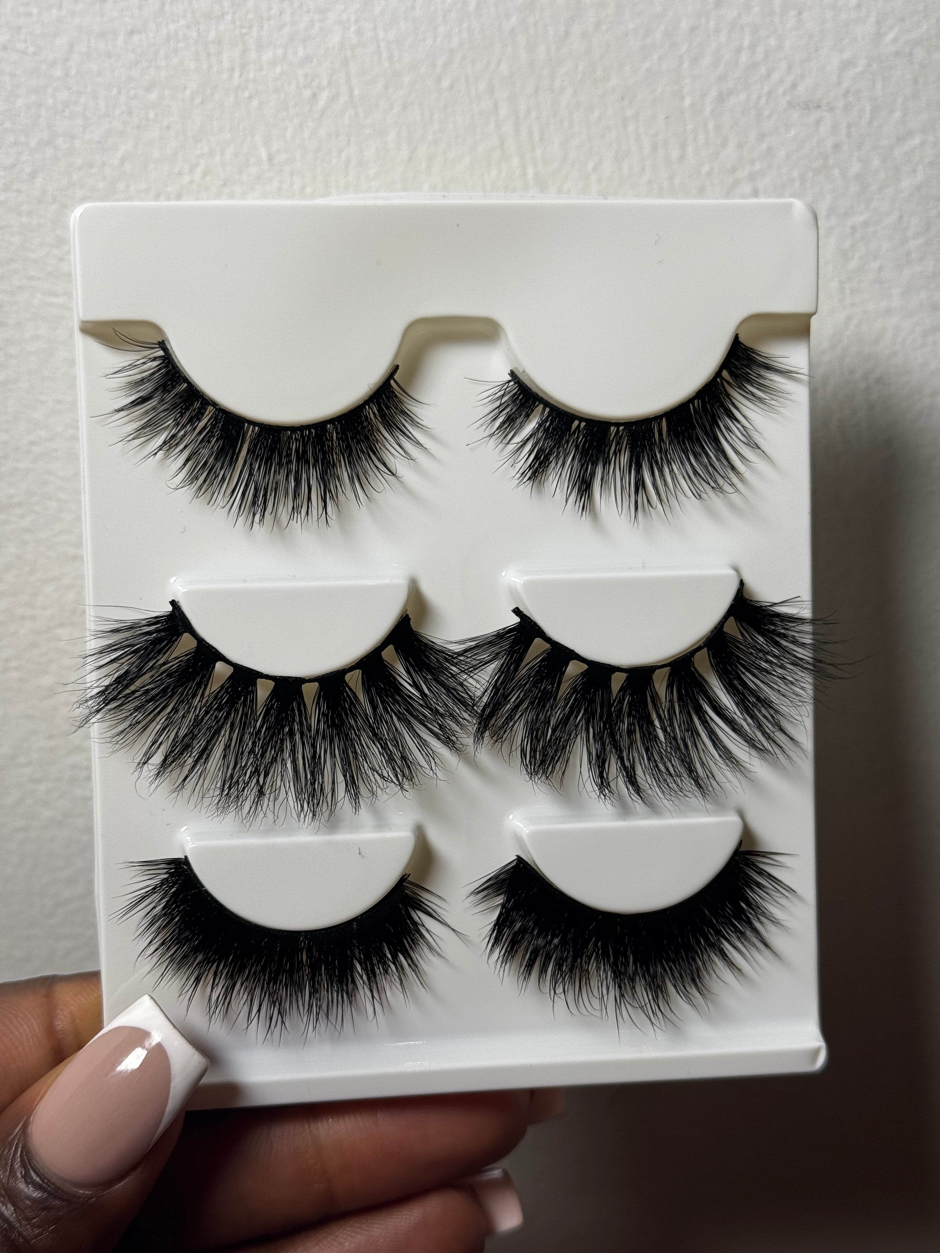 #3 – Day to Night – Lightweight Lashes for All Eye Shapes