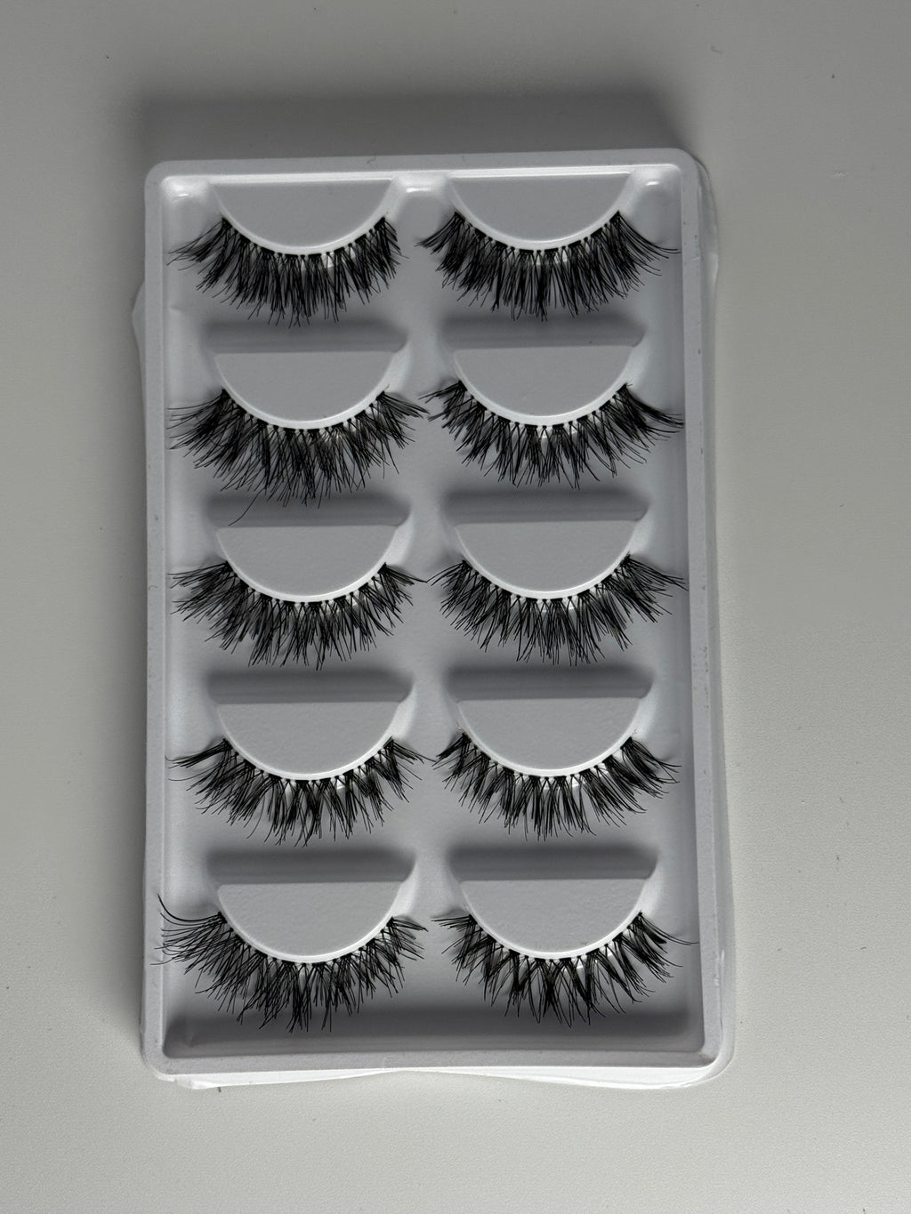 Reusable strip lashes with thin flexible band