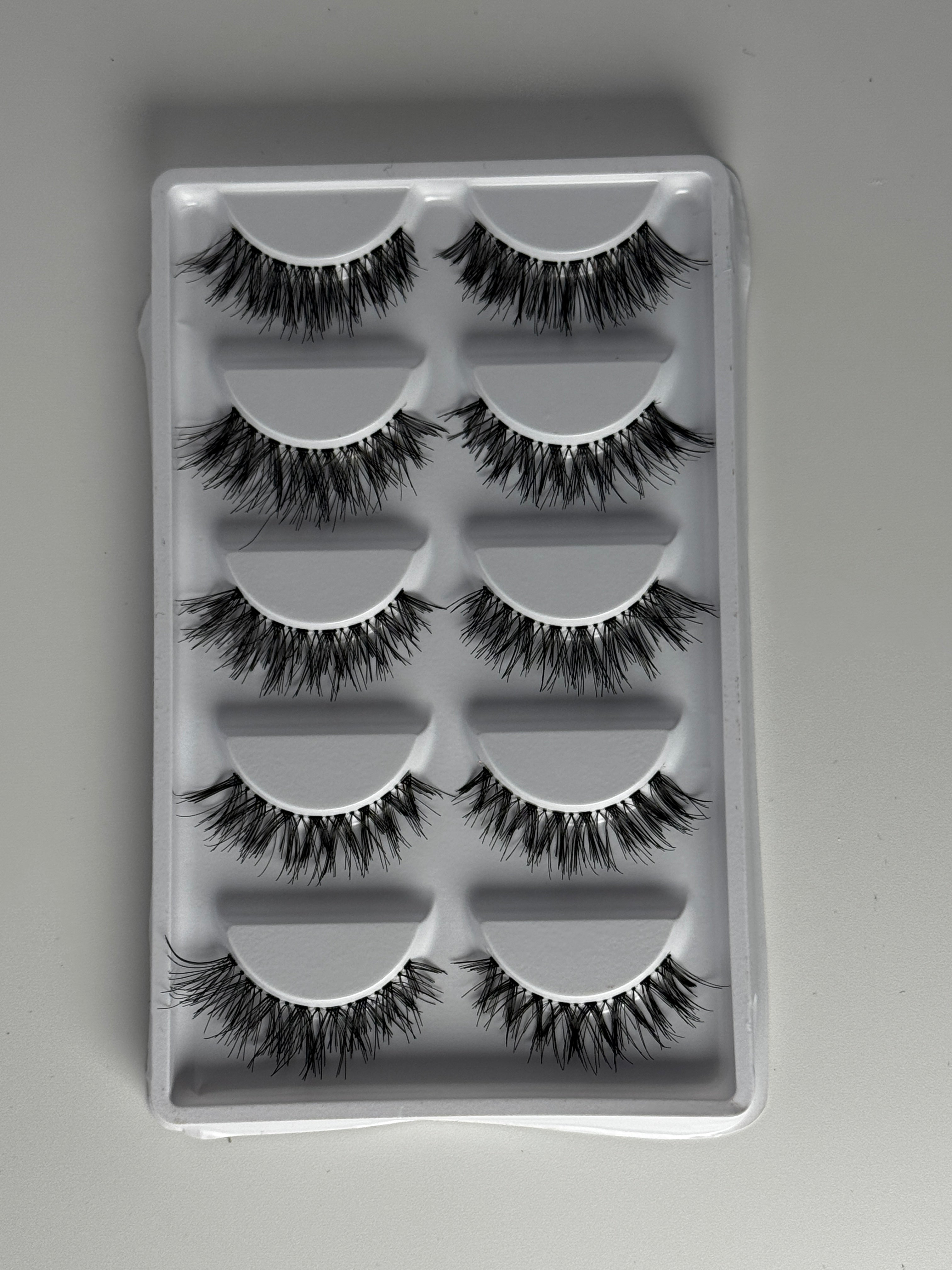 Reusable strip lashes with thin flexible band