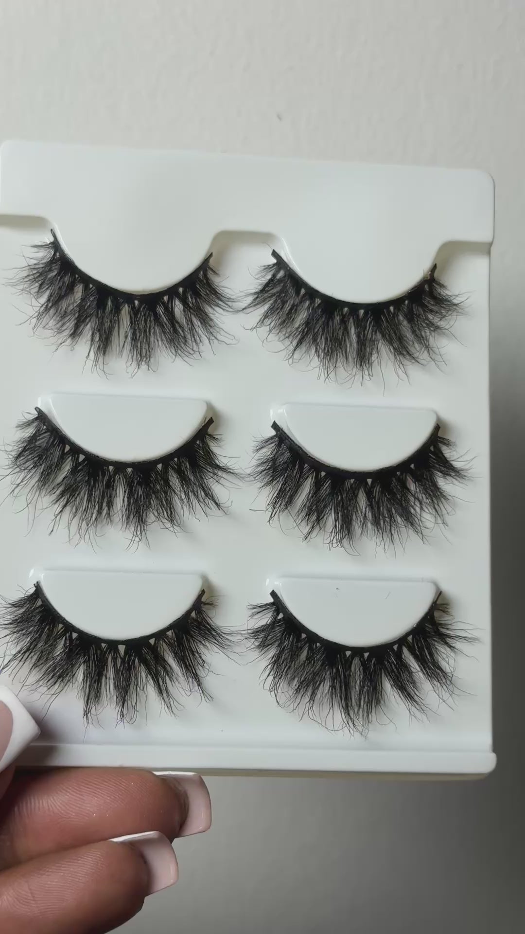 Mariam – Wispy False Lashes for Round Eyes