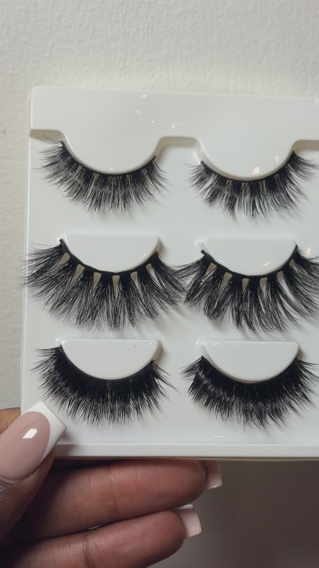 #3 – Day to Night – Lightweight Lashes for All Eye Shapes